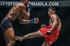 Eduard-Folayang-vs-Amir-Khan-10