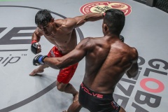 Eduard-Folayang-vs-Amir-Khan-19