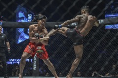 Eduard-Folayang-vs-Amir-Khan-27