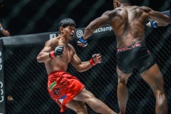 Eduard-Folayang-vs-Amir-Khan-3