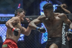 Eduard-Folayang-vs-Amir-Khan-31