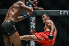 Eduard-Folayang-vs-Amir-Khan-9