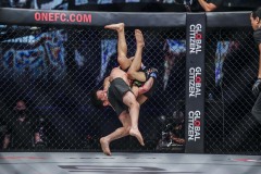 Hiroba-Minowa-vs-Jarred-Brooks-12