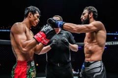 Jo-Nattawut-vs-Chingiz-Allazov-11