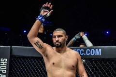 Marcus-Almeida-vs-Anderson-Silva-1