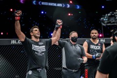 Marcus-Almeida-vs-Anderson-Silva-22