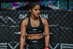Ritu_Phogat_vs_Jenelyn_Olsim-2