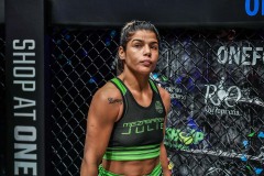 Stamp_vs_Julie_Mezabarba-1