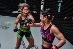 Stamp_vs_Julie_Mezabarba-10