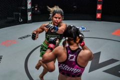 Stamp_vs_Julie_Mezabarba-13