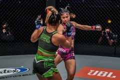 Stamp_vs_Julie_Mezabarba-3