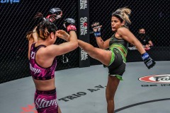 Stamp_vs_Julie_Mezabarba-5