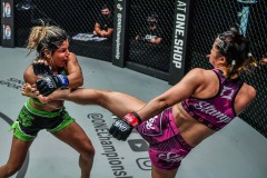 Stamp_vs_Julie_Mezabarba-8