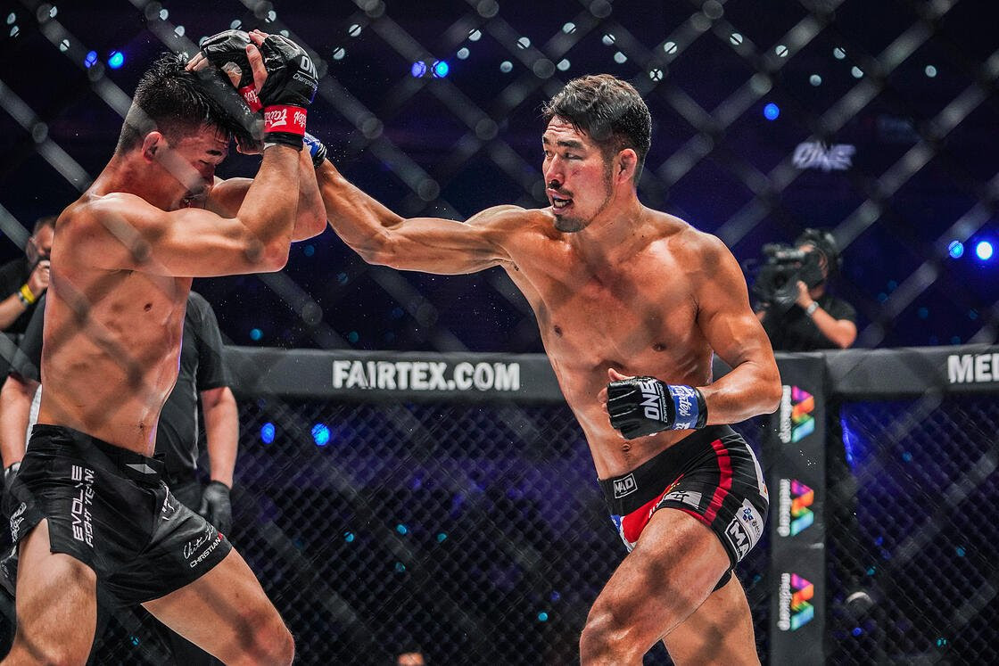 In the main event, #3-ranked lightweight Ok Rae Yoon stunned longtime titleholder Christian Lee to capture the ONE Lightweight World Championship.