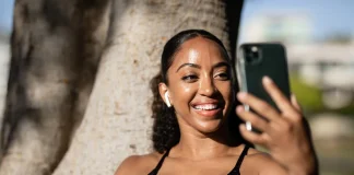 Social Media Fitness Trends: How Challenges, Influencer Workouts, and Online Communities are Reshaping Fitness Social Media Fitness Trends