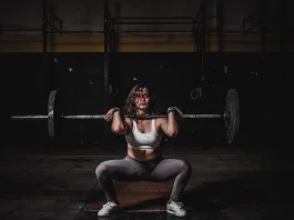 Strength vs. Hypertrophy Training: What's the Difference? A woman doing powerlifts